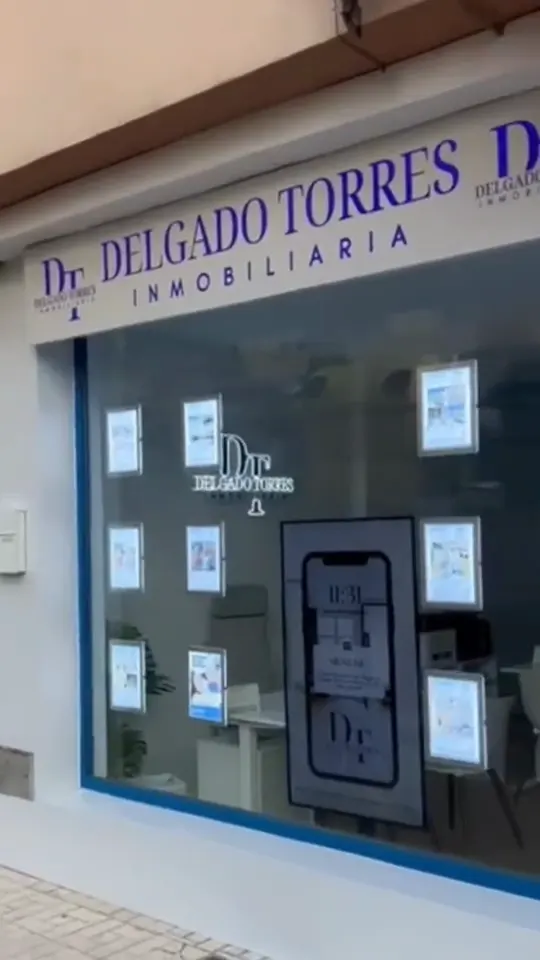 Vinilo esmerilado en escaparate de inmobiliaria